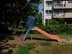 団地の公園 すべり台 無人