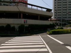 立体駐車場 横断歩道 赤信号
