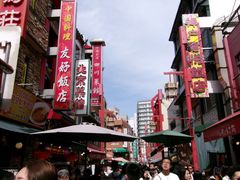 中華街 看板の列 昼